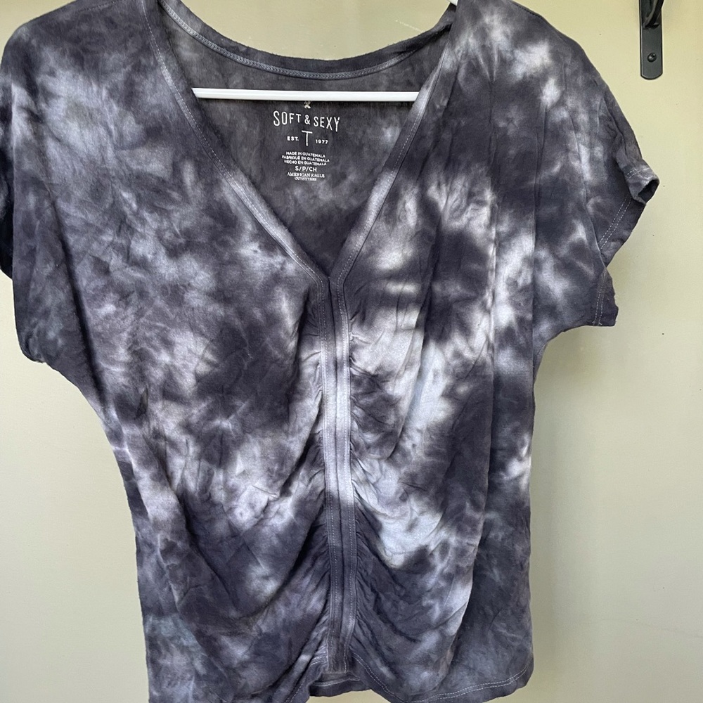 grey shirt